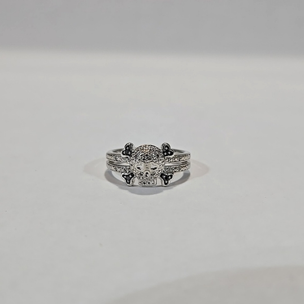 Kay Jeweler Sterling silver and diamond skull ring. Kay Jeweler  Size 6.5